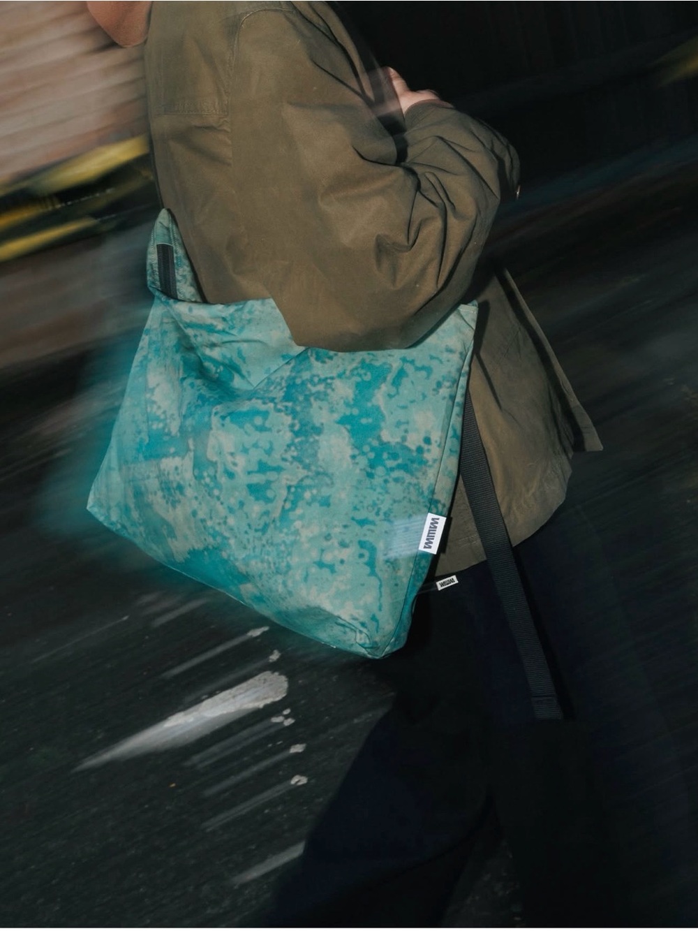 WAWWA CLOTHING Water Resistant Messenger Bag in Blue Ink